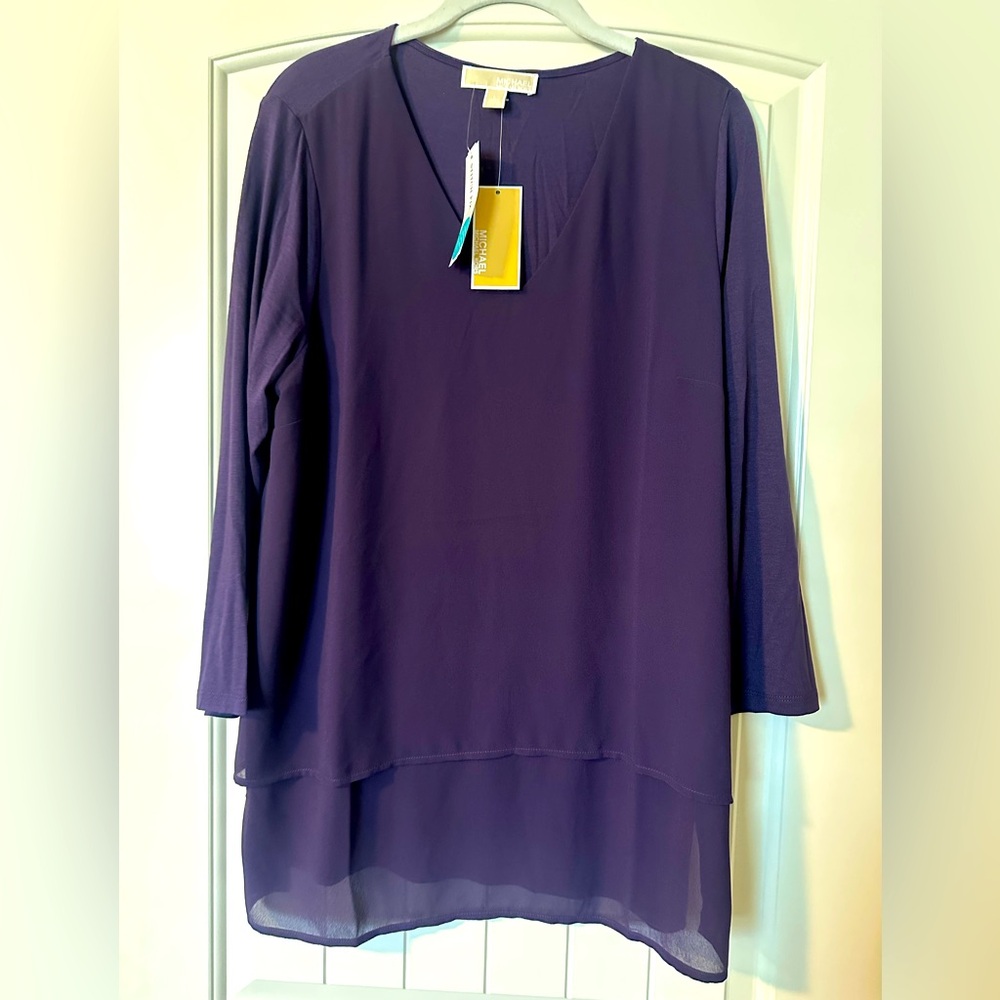 MWT Women’s Size L MICHAEL MICHAEL KORS
Sariyah V Neck Mix Material Blouse